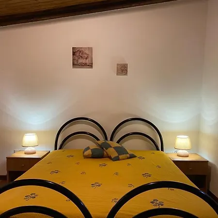 Nyaraló Medlar *